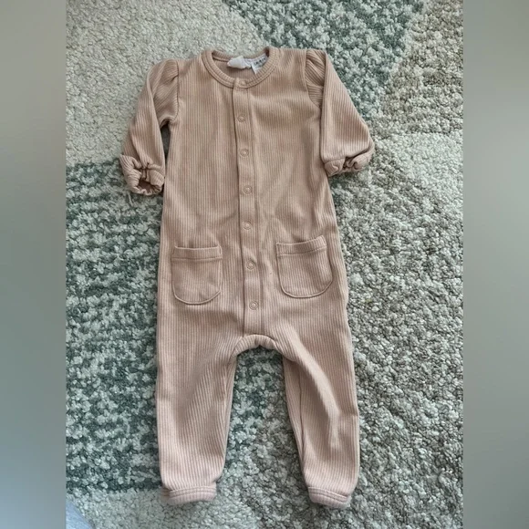 Jamie Kay onesie - Picture 4 of 5